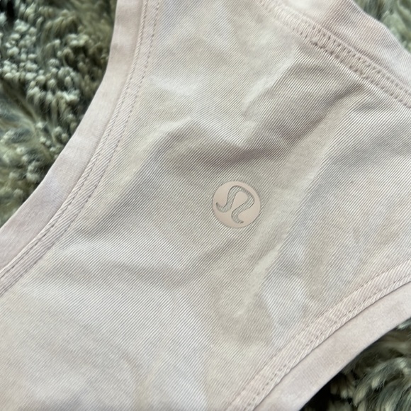 Lululemon tank top size 4 - Picture 3 of 3